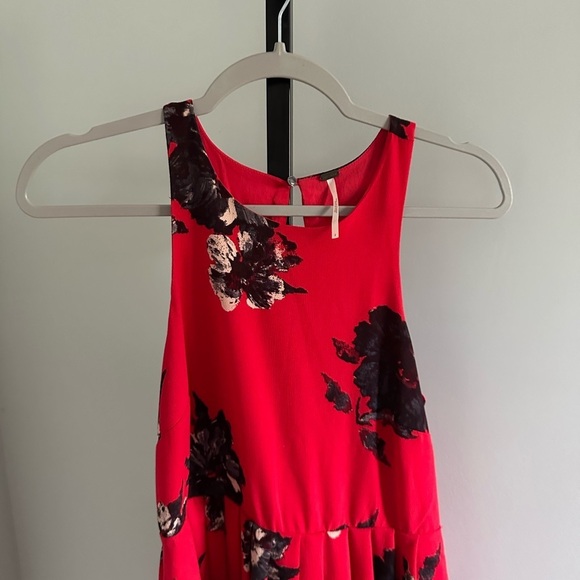 FREE PEOPLE- Cherry Red Floral Mini Dress-Size 2 Flutterby style-EUC - Picture 9 of 12